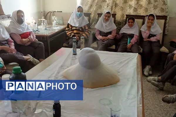 بازدید دانش‌آموزان فیروزکوهی از پژوهش‌سرای شهدای هسته‌ای 