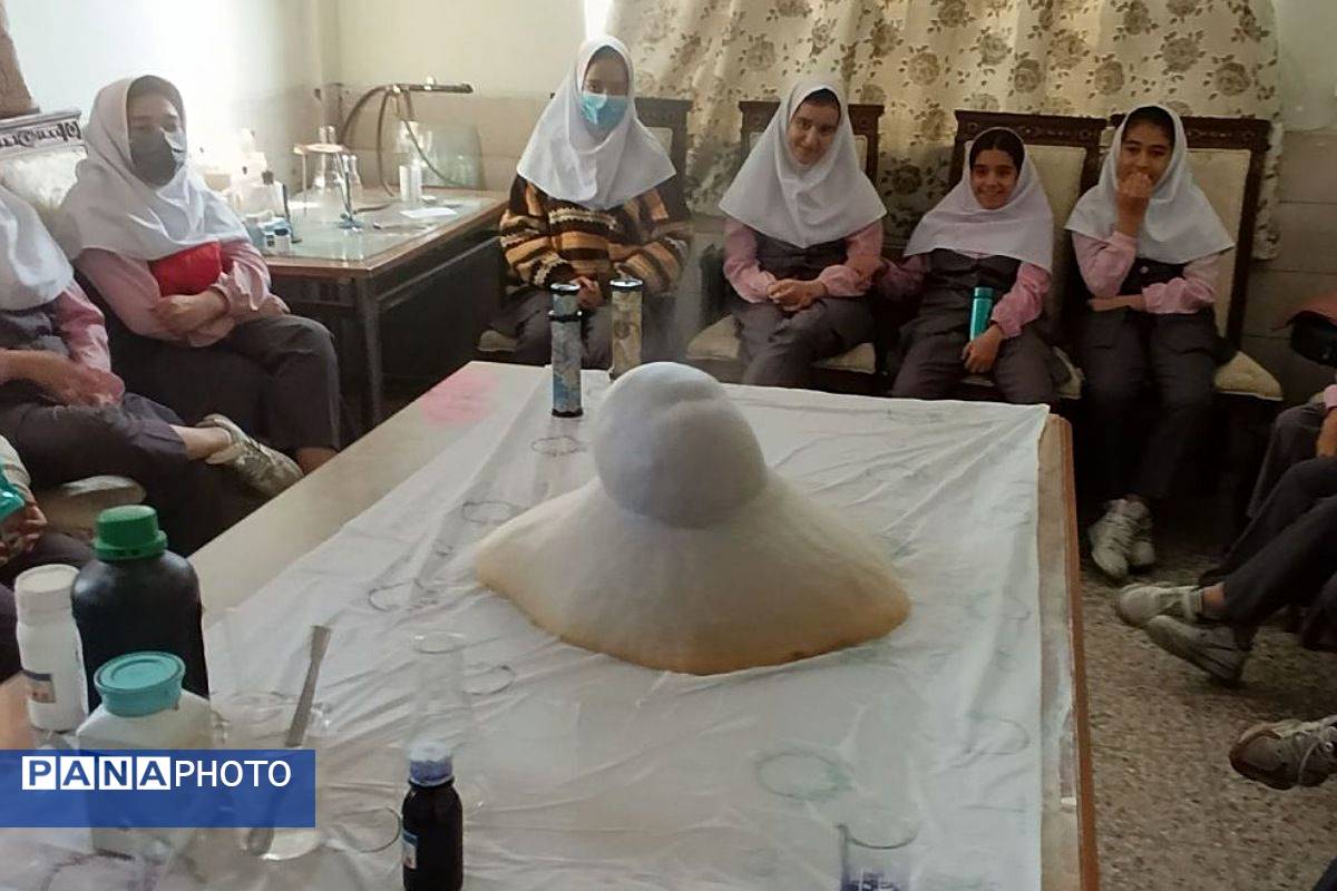 بازدید دانش‌آموزان فیروزکوهی از پژوهش‌سرای شهدای هسته‌ای 