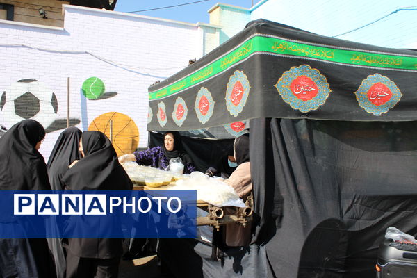 توزیع آش نذری ایام فاطمیه در دبیرستان سردار شهید قاسم سلیمانی
