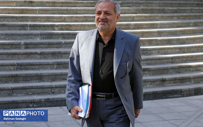 هیچ دانش‌آموزی پشت درِ مدرسه نمی‌ماند