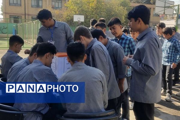 برگزاری انتخابات شورای دانش‌آموزی در مدارس منطقه کهریزک 