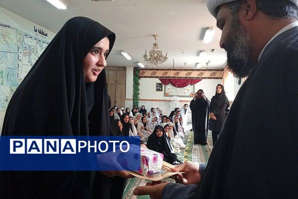 برپایی نماز جماعت مدارس کهریزک با حضور امام جمعه منطقه 