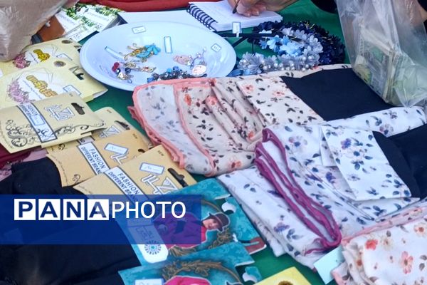 برپایی نمایشگاه "مادرم فاطمه" در دبیرستان مهر نیشابور