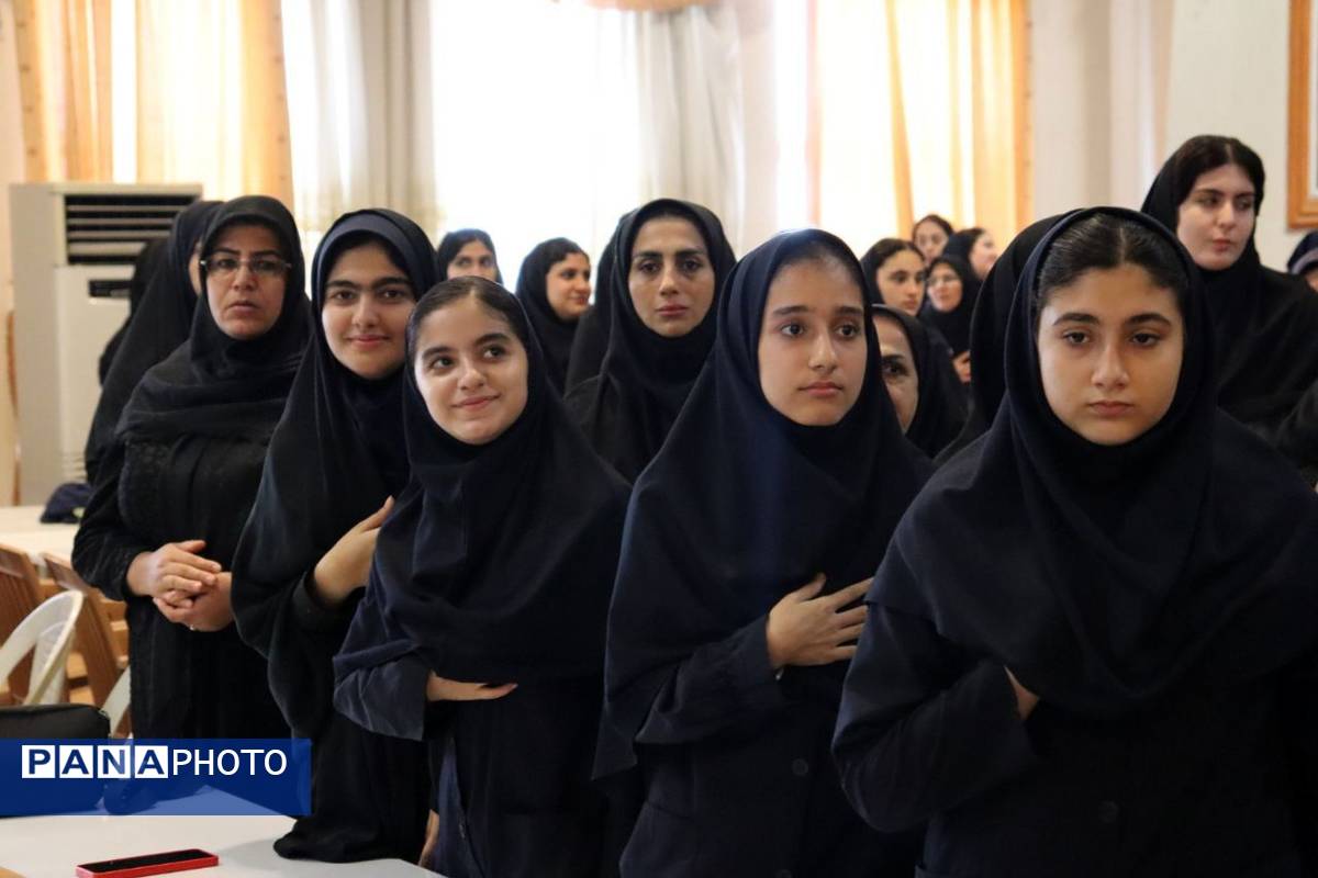 تجلیل از برگزیدگان جشنوارههای فرهنگی و هنری دانشآموزان مازندران
