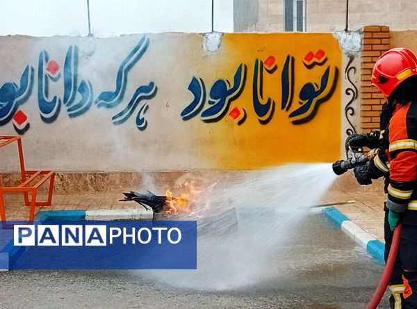 مانور زلزله در مدرسه امیرالمومنین شهرستان ملارد