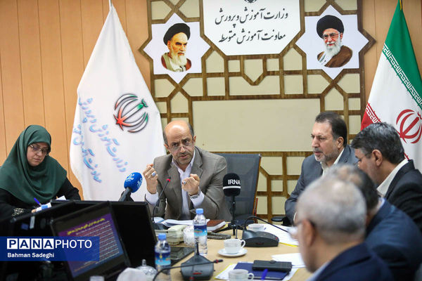 اولین جلسه دبیرخانه اجرایی الگوی مدرسه تراز سند تحول بنیادین
