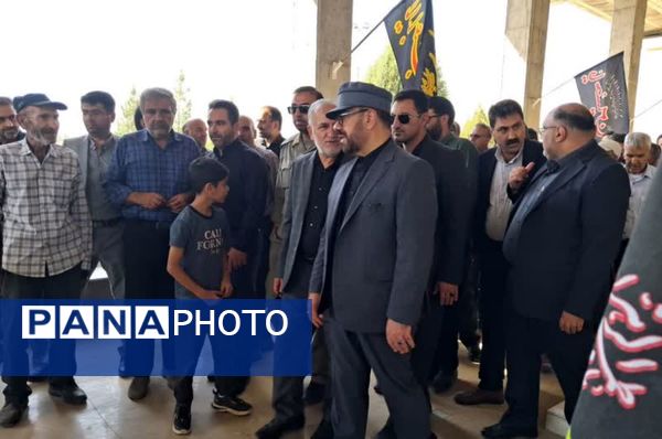 میثاق استاندار و مسئولان استانی با شهدا در سفر به زرقان