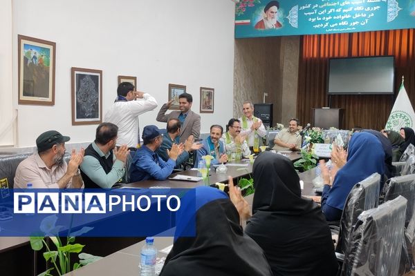 جلسه تقدیر از عوامل اجرایی همایش بزرگ یاوران مقاومت در کانون باهنر بجنورد