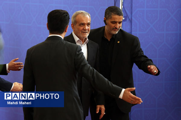 ورود مهمانان مراسم تحلیف رئیس‌جمهوری به مجلس شورای اسلامی 