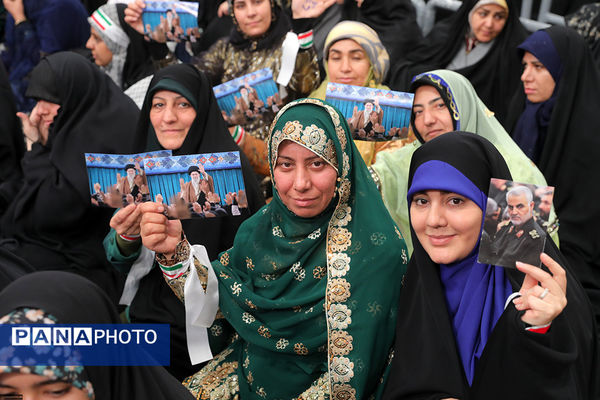 دیدار هزاران نفر از زنان و دختران با رهبر انقلاب