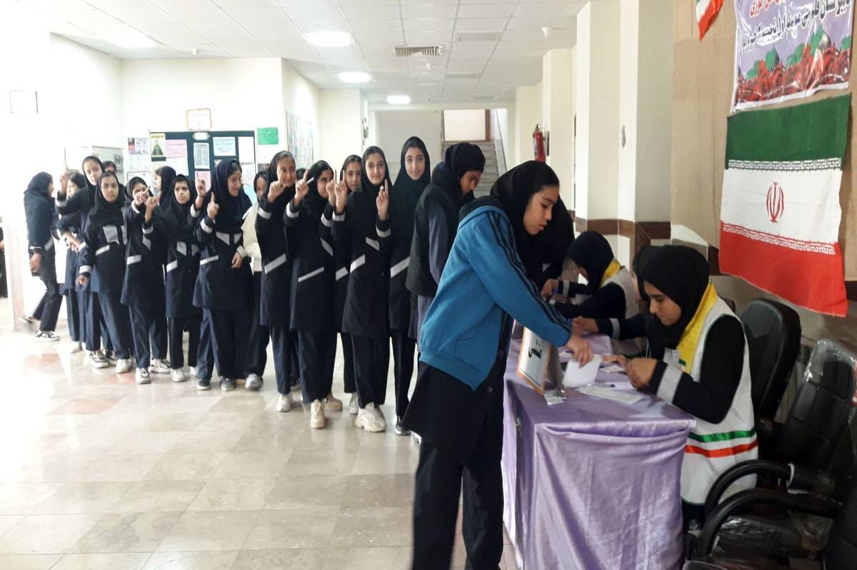 انتخابات شورای دانش‌آموزی در دبیرستان دخترانه قلم‌چی خرم‌آباد