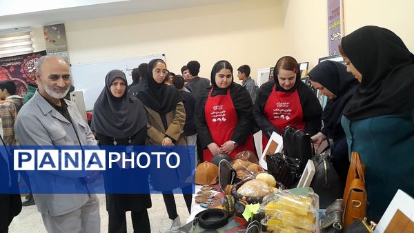 نمایشگاه کارآفرینی در هنرستان مولا متقیان