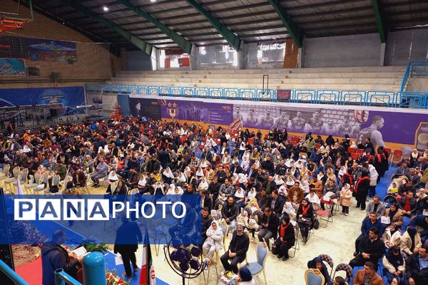 جشن روز پدر در سالن گلعباسی ورامین ؛ حضوریک هزار نفر از  پدران دانش آموزان گل‌های نمونه