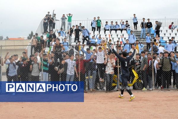 برگزاری مسابقات فینال و رده‌بندی فوتبال دانش‌آموزی در بهارستان‌ 2