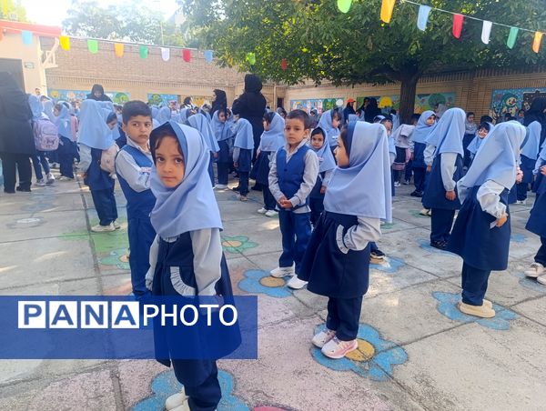 زنگ آغاز مهر در دبستان دخترانه مهر و ماه آشخانه 