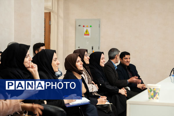 کارگاه استانی<طراحی آزمایش‌های جذاب و کاربردی>ویژه دبیران شیمی 