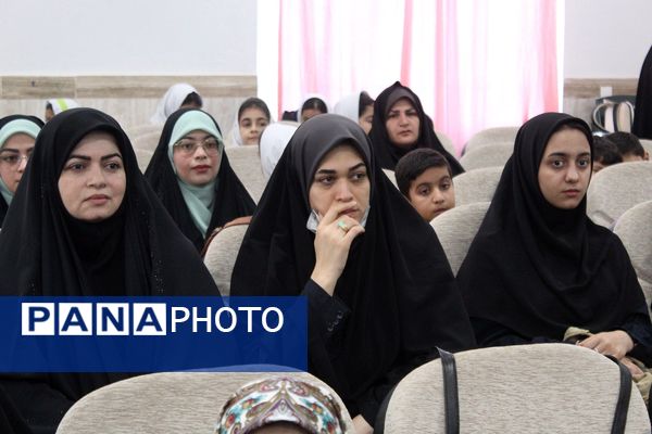 تقدیر از برگزیدگان مسابقات قرآن، عترت و نماز در گلوگاه 