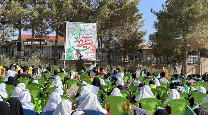 هم‌صدایی دانش‌آموزان و مردم در راهپیمایی ۱۳ آبان در شهر بخ و گاریزات