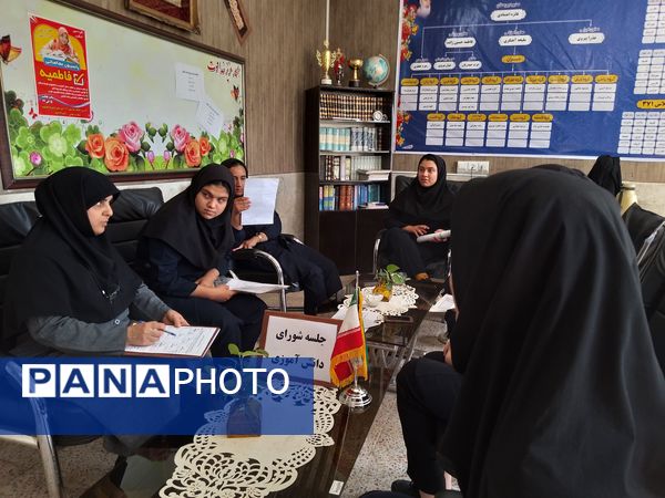 برگزاری اولین جلسه شورای دانش‌آموزی در دبیرستان دخترانه فاطمیه