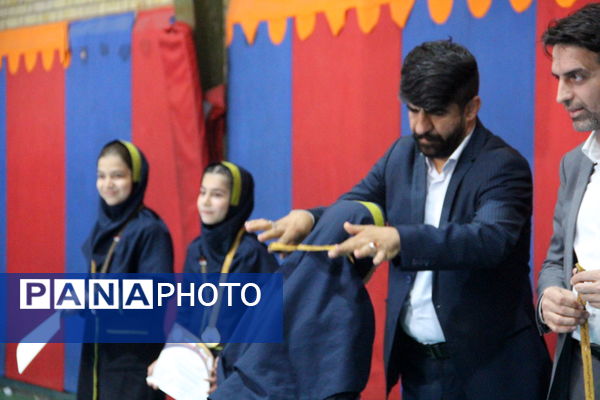 برگزاری آیین اهدای جوایز و تقدیر از شرکت کنندگان جشنواره طناب زنی دانش آموزان ابتدایی دختر مدارش شهرستانهای تهران در ری یک