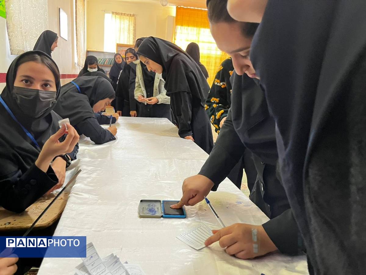 برگزاری انتخابات شورای دانش‌آموزی در خاتم