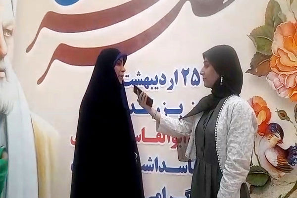 فردوسی با آثارش درادبیات فارسی بسیار تأثیر گذار بوده‌است 