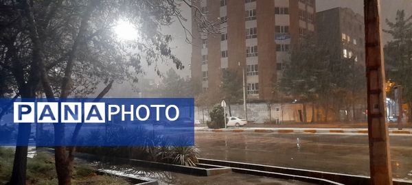 گذری بر دقایق اول بارش برف پاییزی در نیشابور 