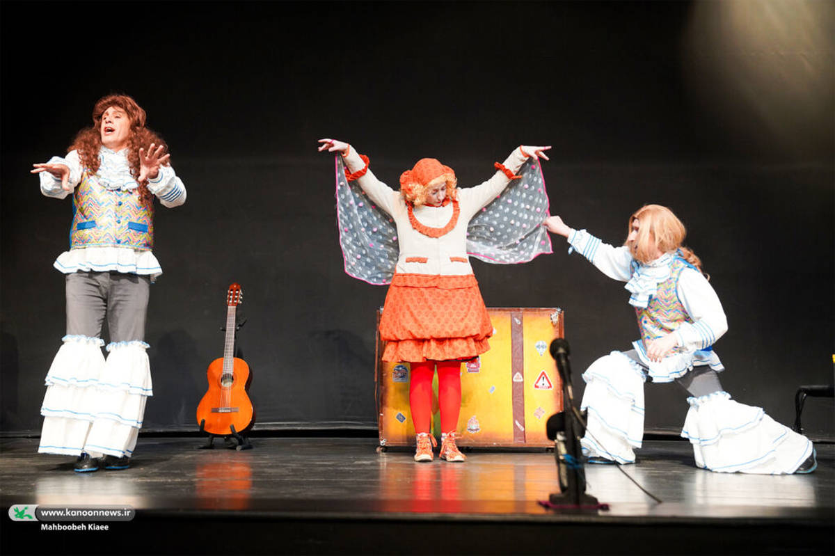 از کرج تا سنندج/ گشت‌وگذار نمایشی دوره‌گردها در کوچه‌های پاییز