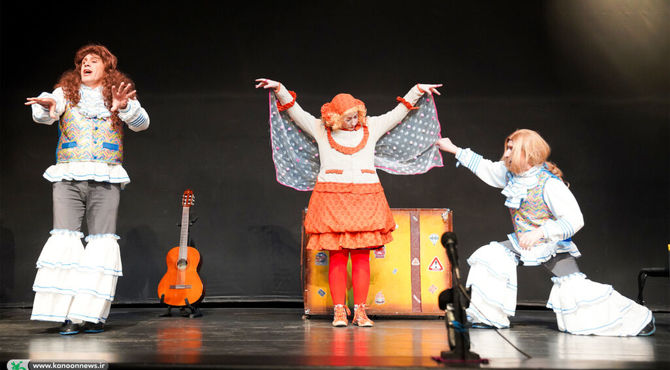 از کرج تا سنندج/ گشت‌وگذار نمایشی دوره‌گردها در کوچه‌های پاییز
