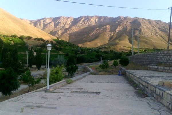 دالان بهشت شهر گهرو شهرستان کیار یکی از جاذبه های گردشگری استان/فیلم 