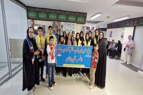 بازدید مسئول و اعضای سازمان‌ دانش‌آموزی محمودآباد از تأمین اجتماعی این شهرستان 