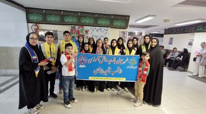 بازدید مسئول و اعضای سازمان‌ دانش‌آموزی محمودآباد از تأمین اجتماعی این شهرستان 