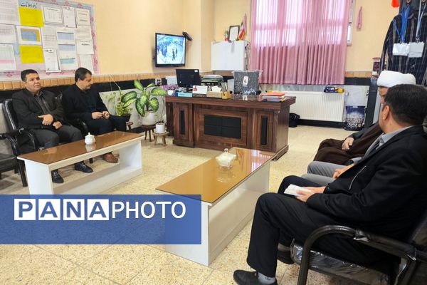 جشن کتاب و گرامیداشت هفته کتاب‌خوانی در مدرسه نمونه دولتی استاد مطهری