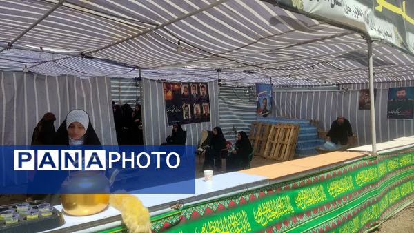 پیاده‌روی زائران در دهه پایانی ماه سفر جاده قدیم نیشابور به سمت مشهد