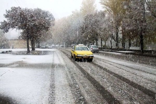 بارش برف و باران در محورهای مواصلاتی ۱۸ استان کشور