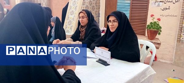 برپایی میز خدمت ادارات مختلف استان در مصلی امام خمینی (ره)