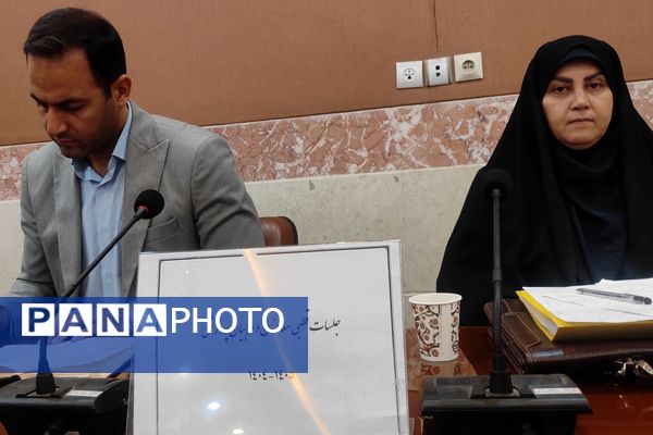 هم‌افزایی نیروهای پرورشی قطب پرند در نشست تخصصی رباط‌کریم