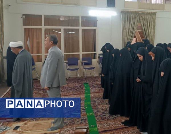 برپایی نماز جماعت در مکتب النرجس