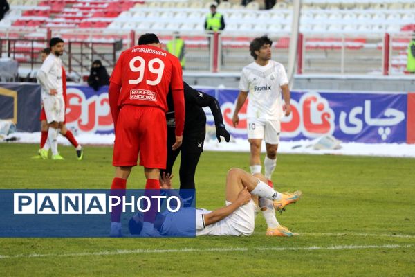 بازی تراکتور و ملوان در تبریز