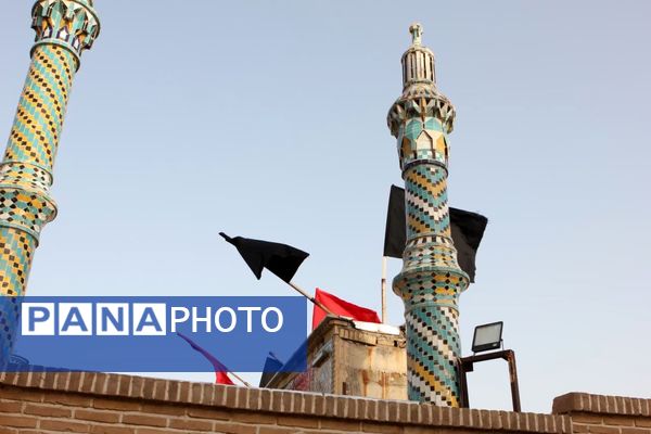 عزاداری زائران و مجاوران حرم مطهر اردهال در شب تاسوعای حسینی