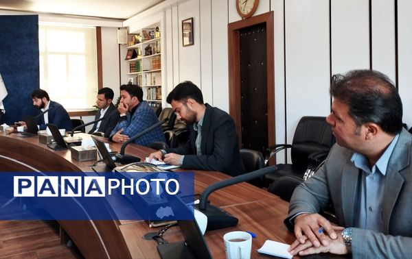 نشست هم‌اندیشی کارشناسان روابط عمومی با مدیر کل آموزش و پرورش خراسان رضوی