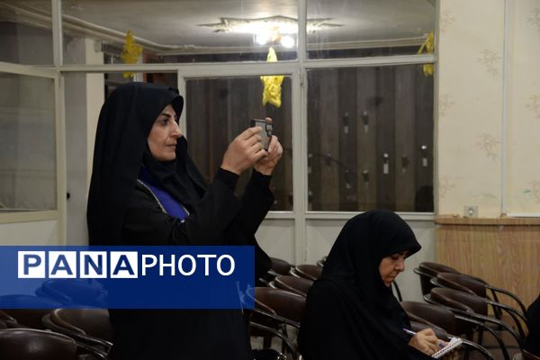 برگزاری کارگاه آموزشی مربیان پیشتاز در محل کانون فضیلت شهرستان نجف آباد 