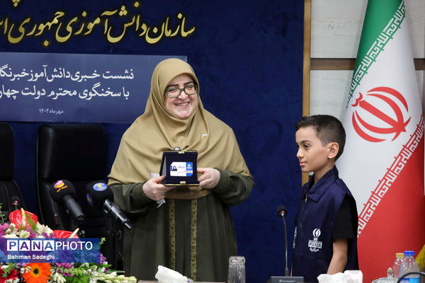 نشست سخنگوی دولت با دانش‌آموز خبرنگاران خبرگزاری پانا