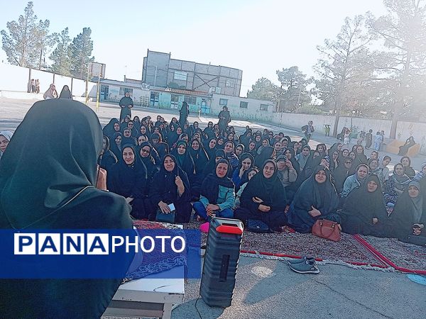 اولین جلسه انجمن اولیا در دبستان توحید 