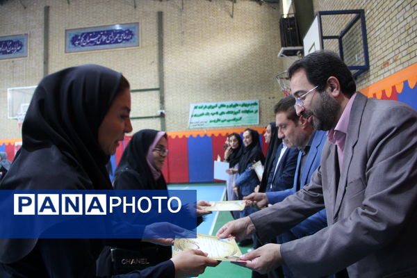 برگزاری آیین اهدای جوایز و تقدیر از شرکت کنندگان جشنواره طناب زنی دانش آموزان ابتدایی دختر مدارش شهرستانهای تهران در ری یک