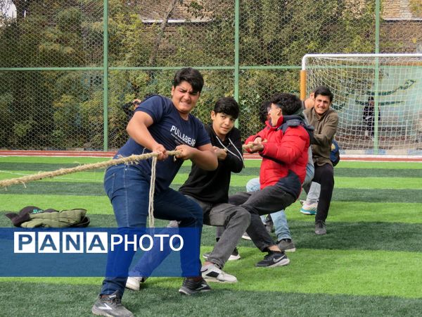 مسابقات طناب کشی شهید پارسا منصور در دبیرستان شاهد ابوذر غفاری 