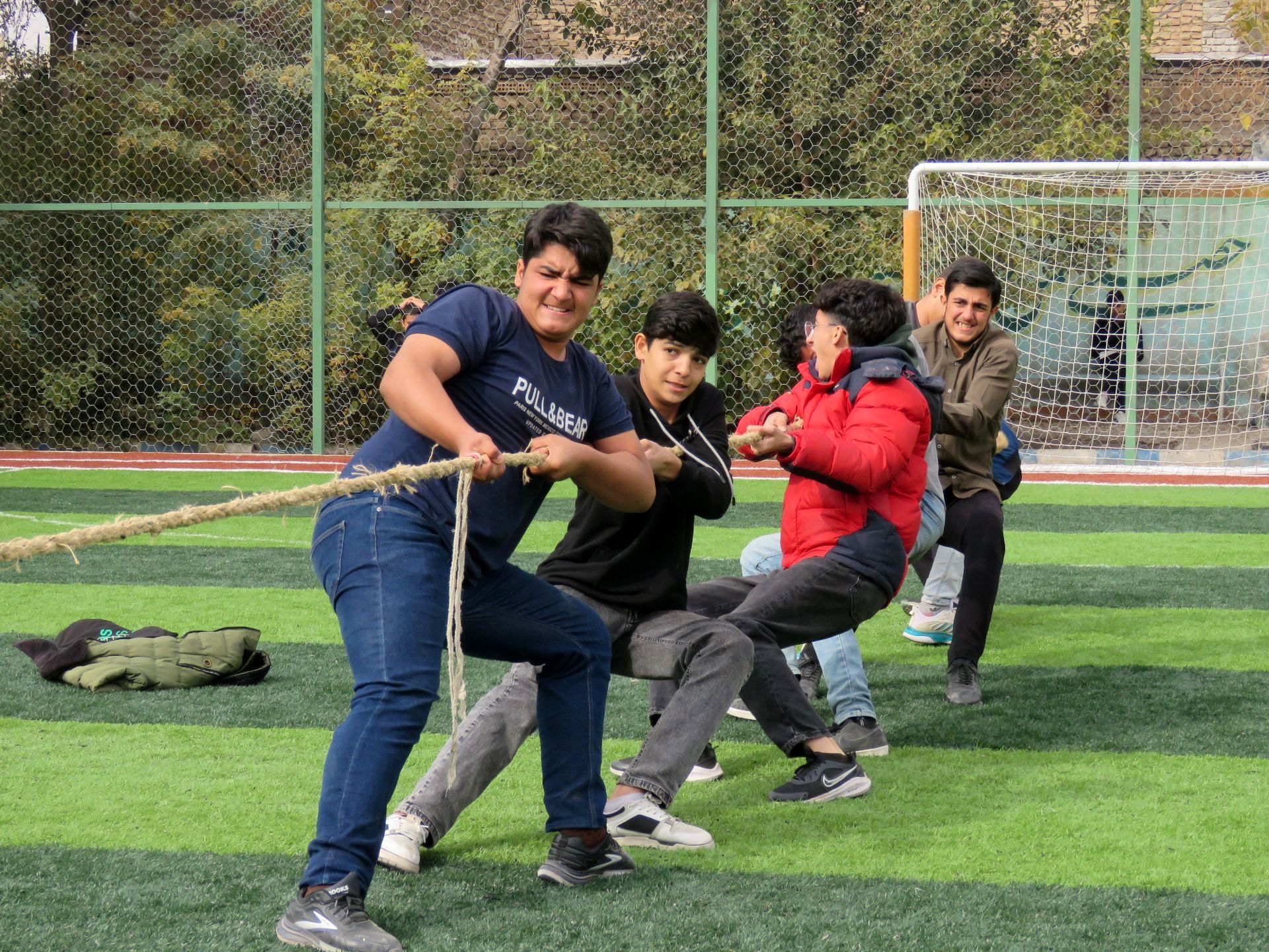 مسابقات طناب کشی شهید پارسا منصور در دبیرستان شاهد ابوذر غفاری 