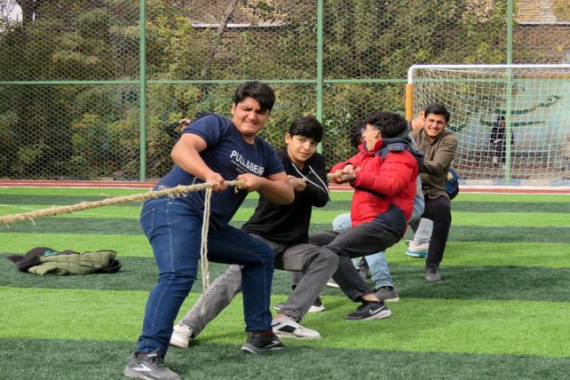 مسابقات طناب کشی شهید پارسا منصور در دبیرستان شاهد ابوذر غفاری 