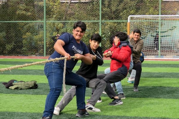 مسابقات طناب کشی شهید پارسا منصور در دبیرستان شاهد ابوذر غفاری 