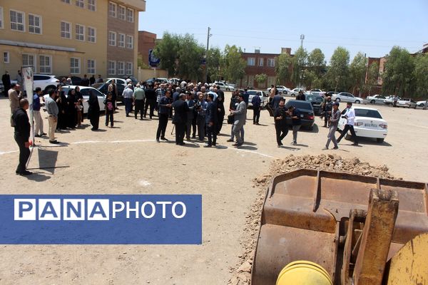 آیین کلنگ زنی احداث سه واحد آموزشی در قم